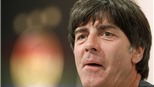 Loew: Theo kèm Pirlo cũng vô dụng ...